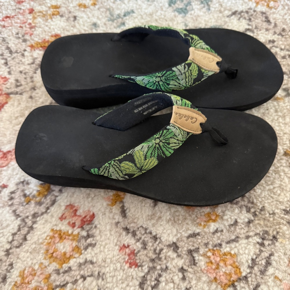 Cabelas Womens Platform Flip Flops Black Green Tropical Palm Leaf‎ Wedge Sandals